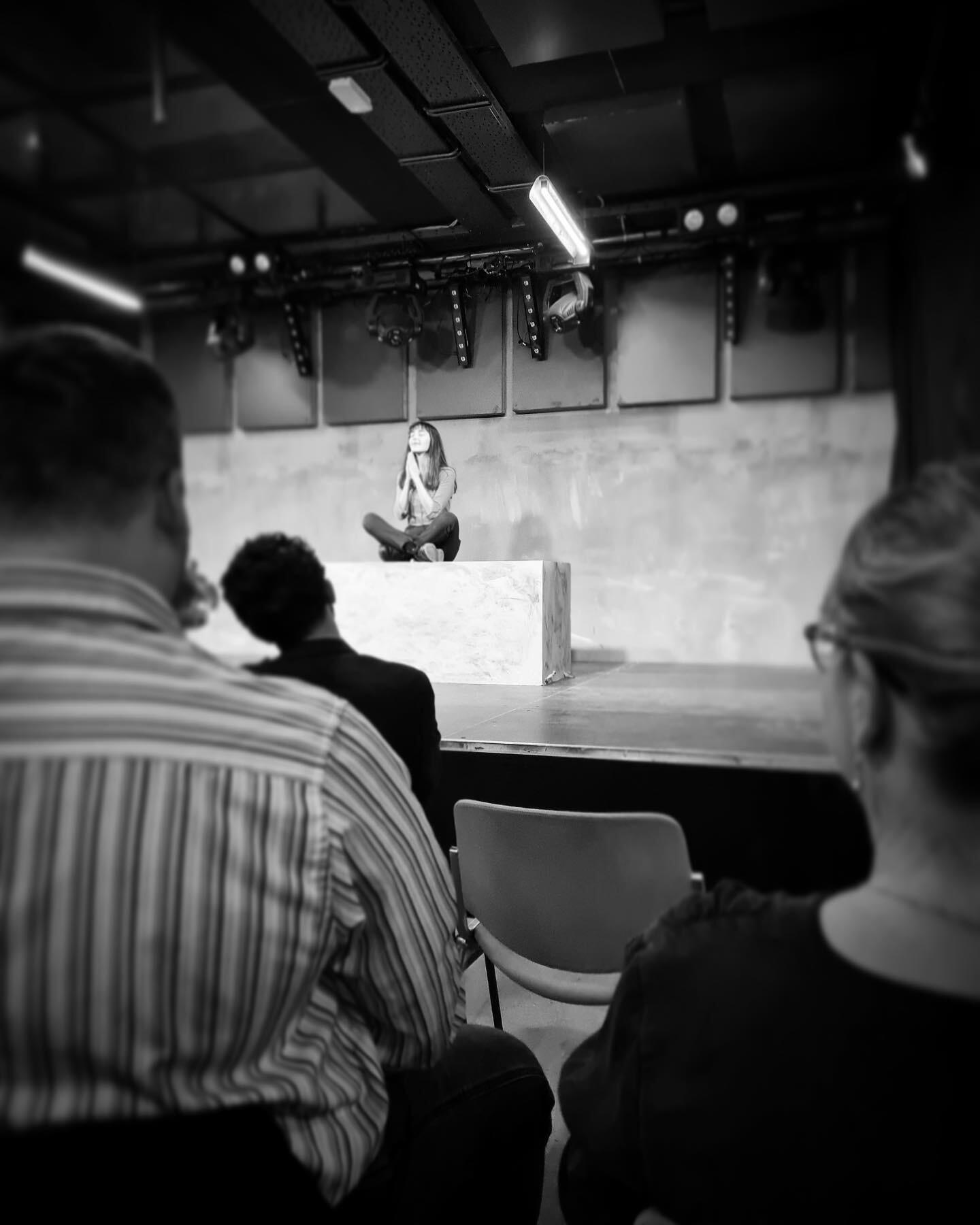 Általunk készített fa díszlet előadás közben