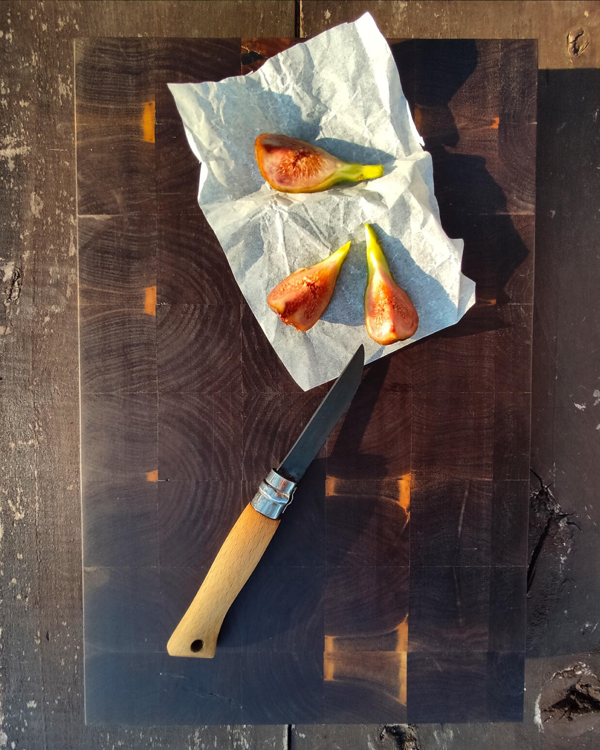 Vastag feketedió vágódeszka